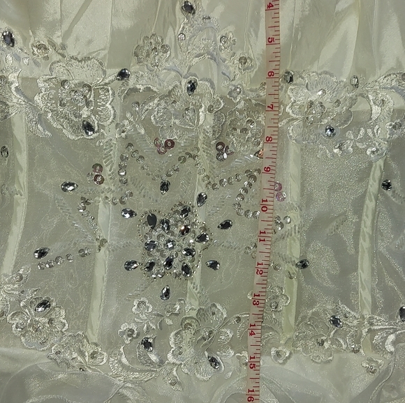 Floral wedding dress. - Picture 15 of 16